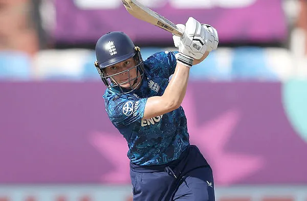 Amy Jones’ Unbeaten 86 Helps England Crush New Zealand by Eight Wickets