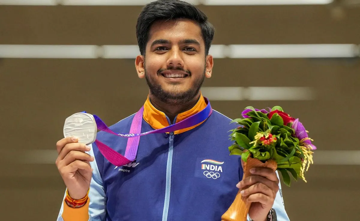 Aishwary Tomar Equals World Record, Wins Silver at ISSF World Championships 2025