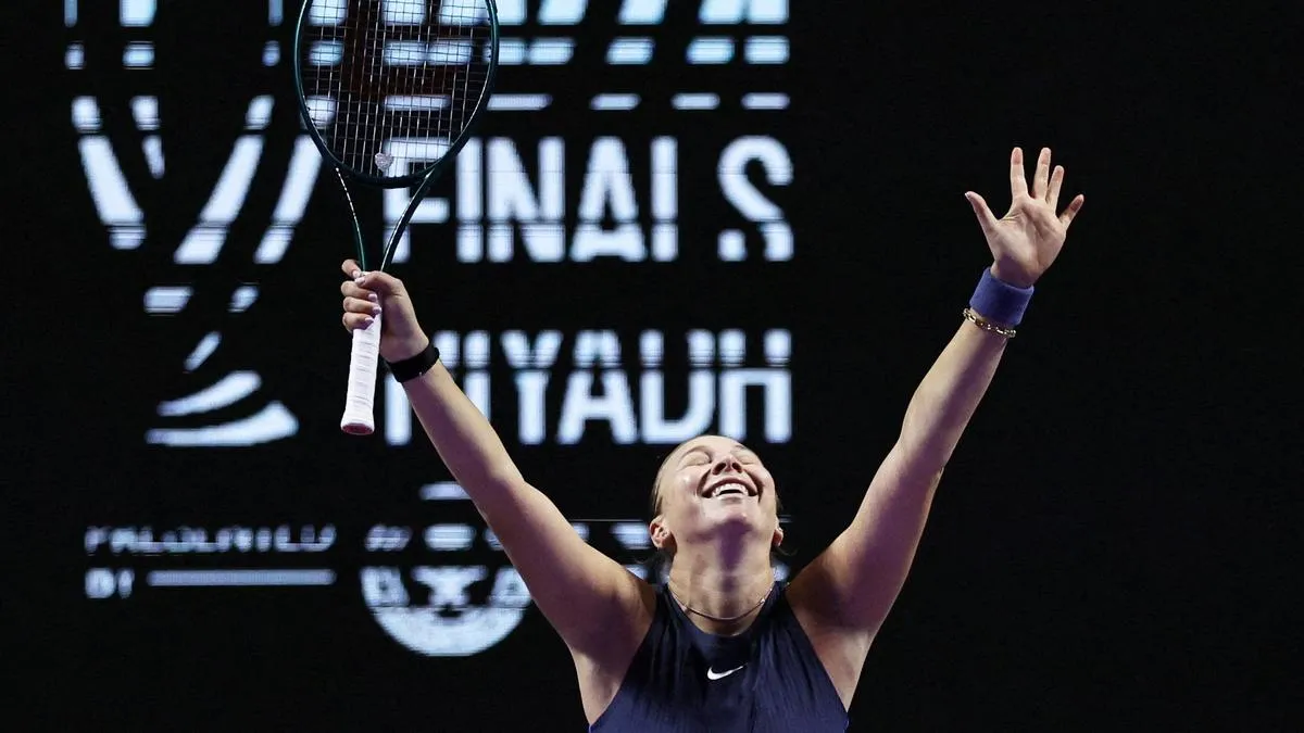 Anisimova Beats Swiatek to Reach WTA Finals Last Four