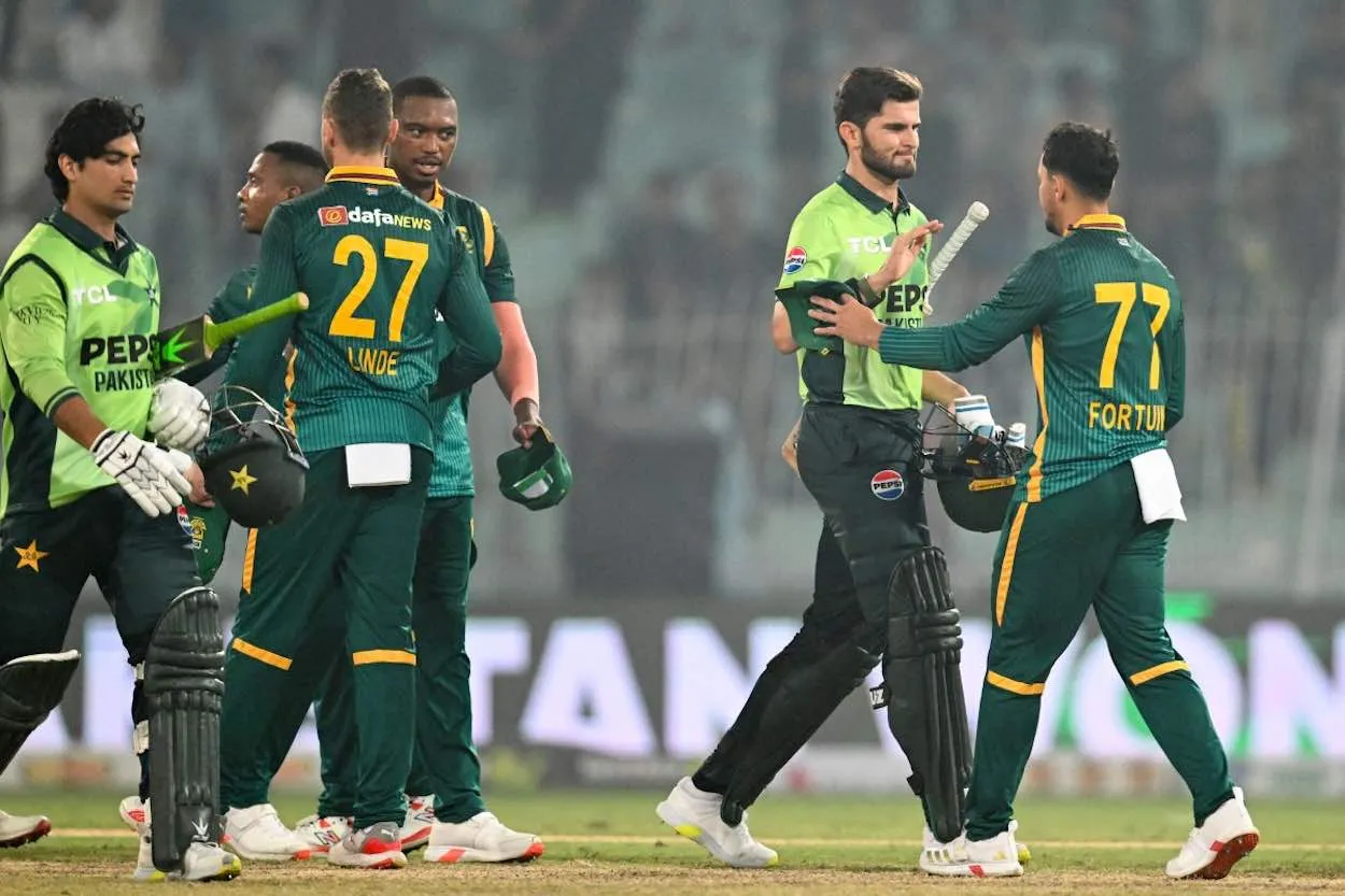 Pakistan edge South Africa in last-over thriller to take 1-0 ODI lead