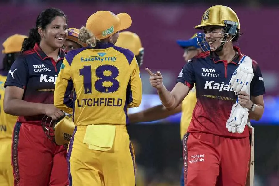 Harris–Mandhana Blitz Powers RCB to Big WPL Win
