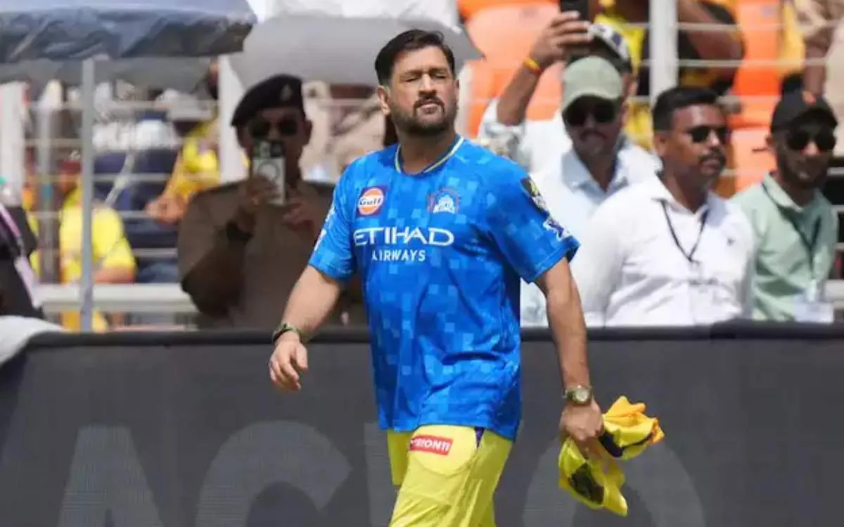 Hussey Hails Dhoni’s Constant Evolution as CSK Blend Youth and Experience