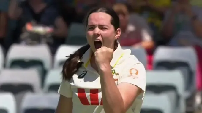 Hamilton, Sutherland Shine as Australia Gain Upper Hand Against India in Pink-Ball Test
