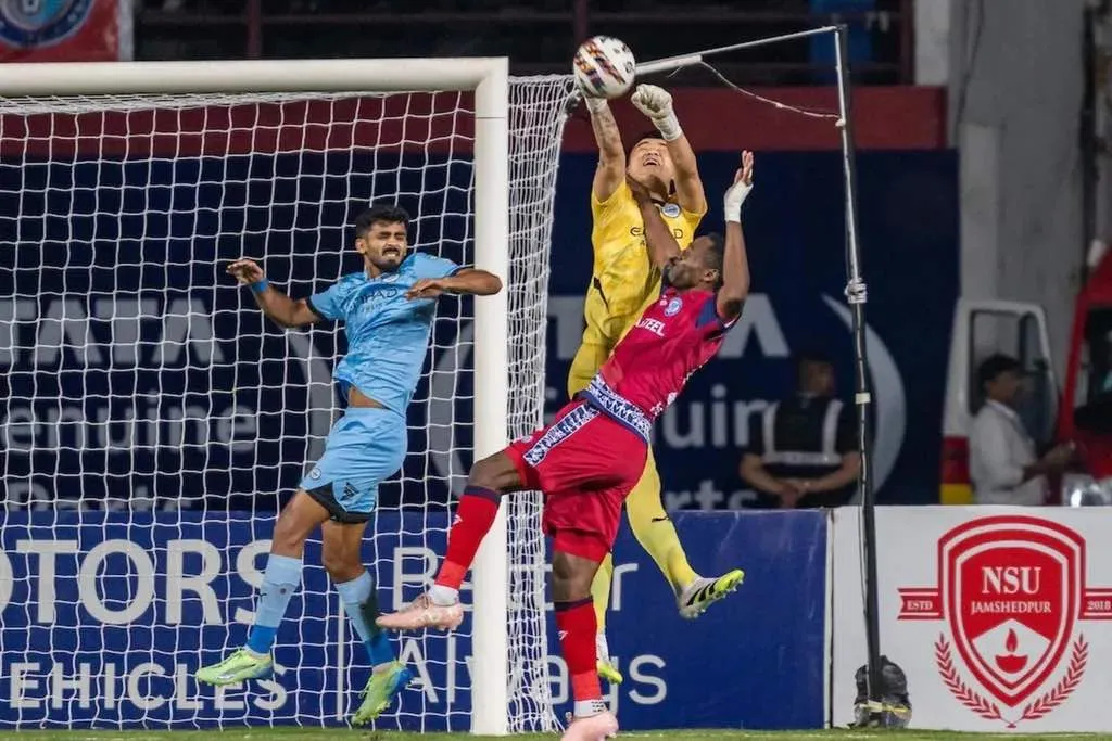 ISL 2025-26: Late Goloui Strike Earns Jamshedpur Draw Against Mumbai City