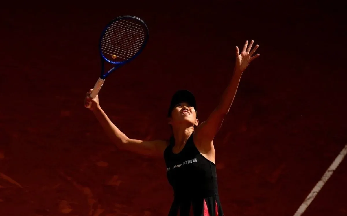 Zhang Shuai advances; Elena Rybakina closes gap on Aryna Sabalenka