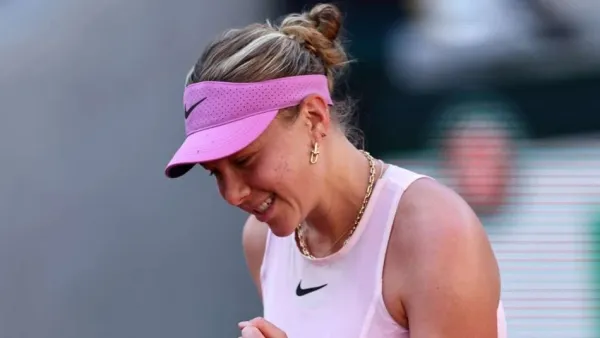 Amanda Anisimova Overcomes Rust to Cruise Into French Open Second Round