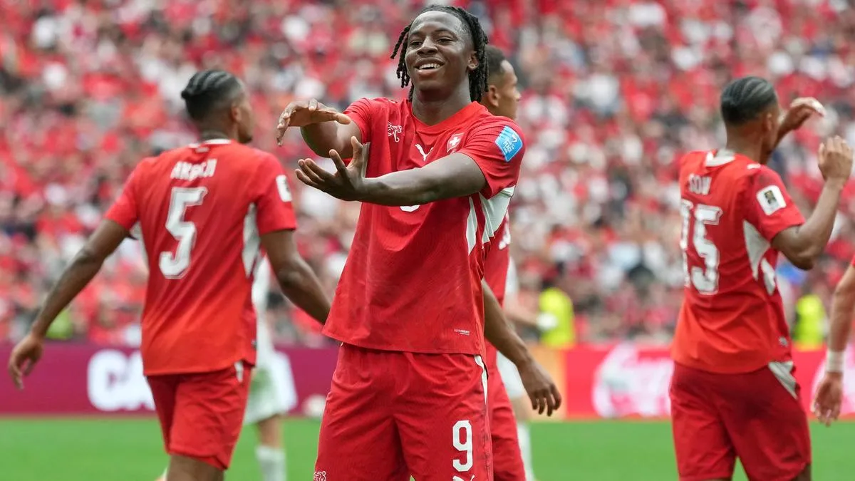 Switzerland Beat Canada 2-1 to Top Group B