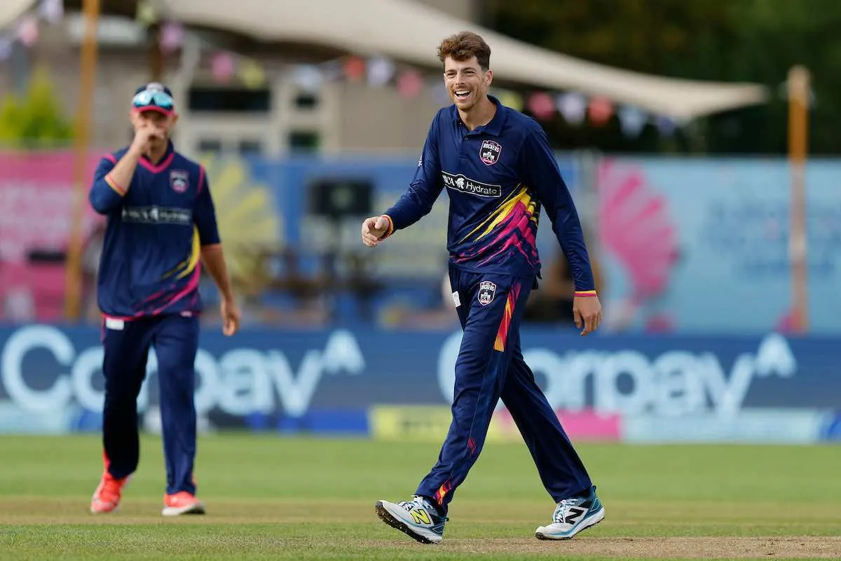 Mitchell Santner’s Five-Wicket Haul Powers Edinburgh to 4-Wicket Win Over Dublin